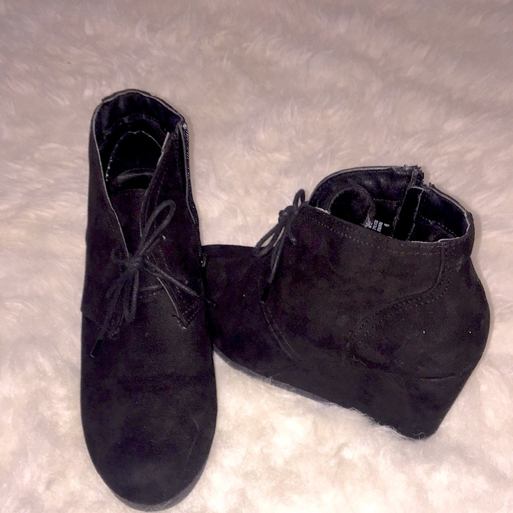 Black zip-ups with heel